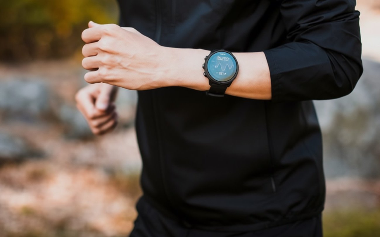 Смарт-часы для туризма и спорта, которые не подведут: подборка из 5 прочных моделей
