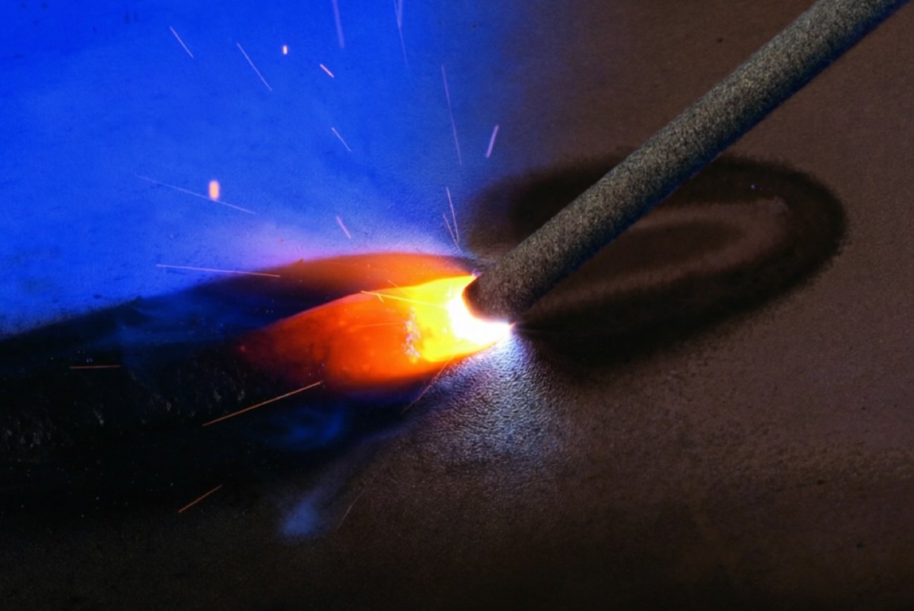 Почему электрод намертво прилипает при первом касании: простое объяснение и решение проблемы