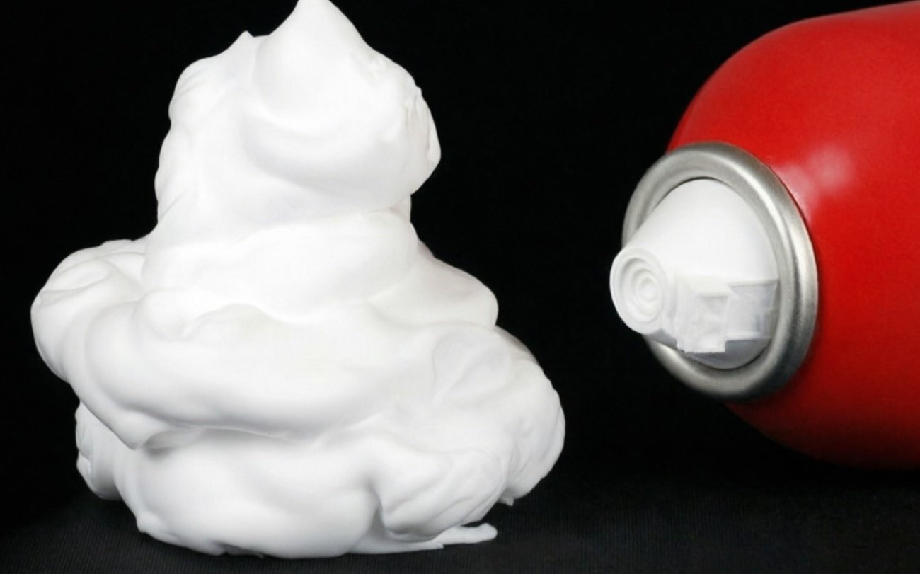 Не спешите выбрасывать просроченную пену для бритья: она пригодится для уборки и не только