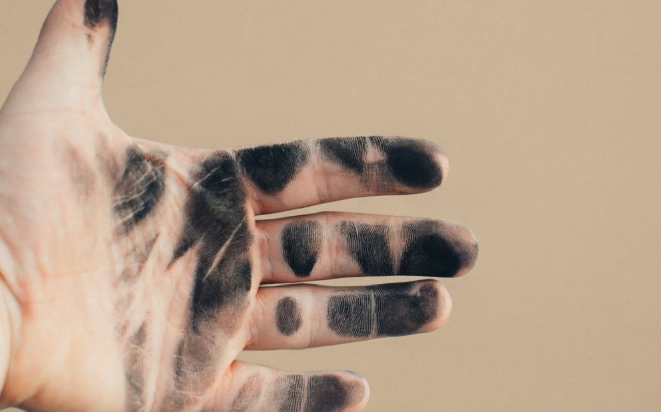 Как избавиться от сажи на руках за пару минут: бюджетный метод без лишних затрат