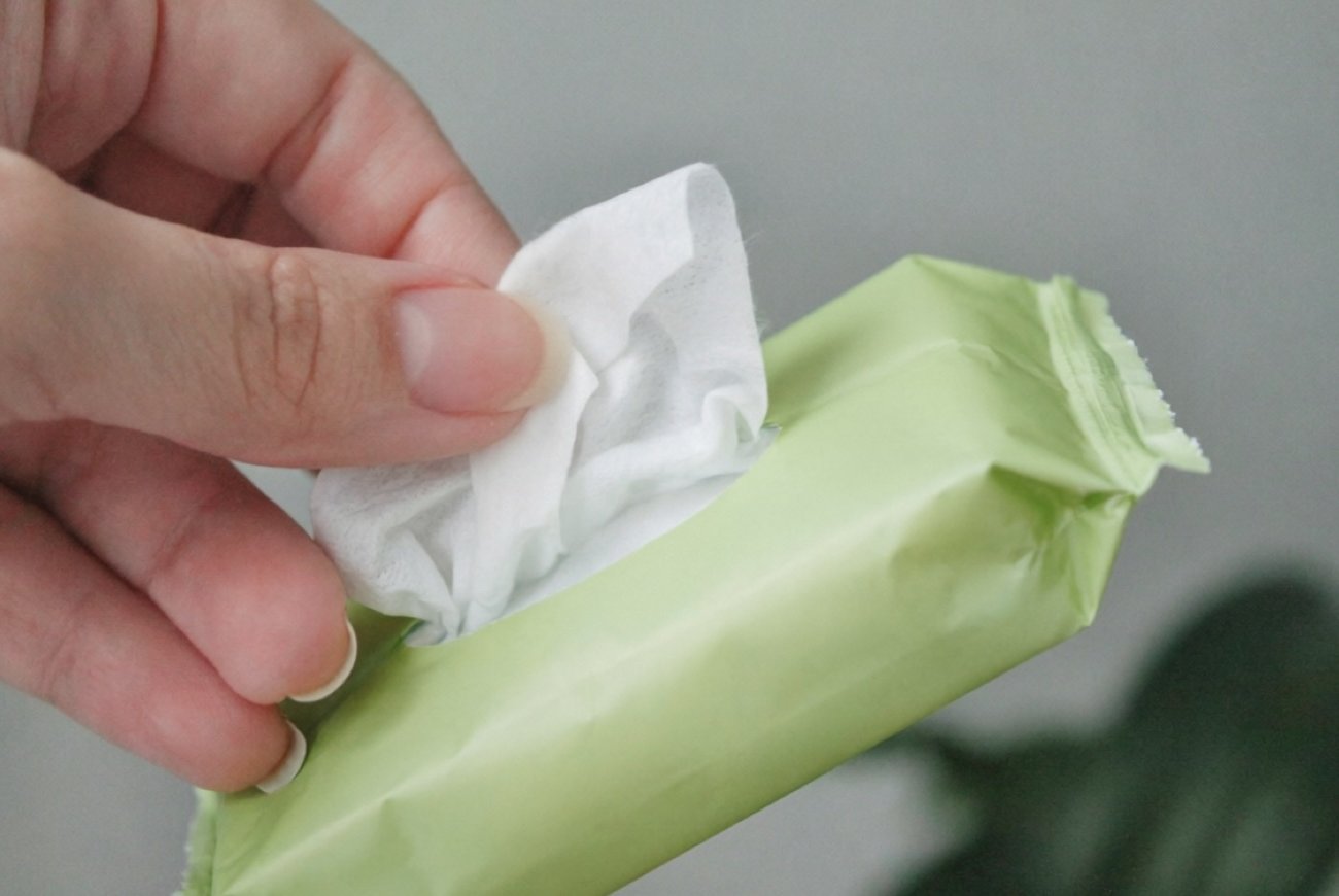 Высохшие влажные салфетки станут как новые: жидкое мыло и глицерин вернут им влагу