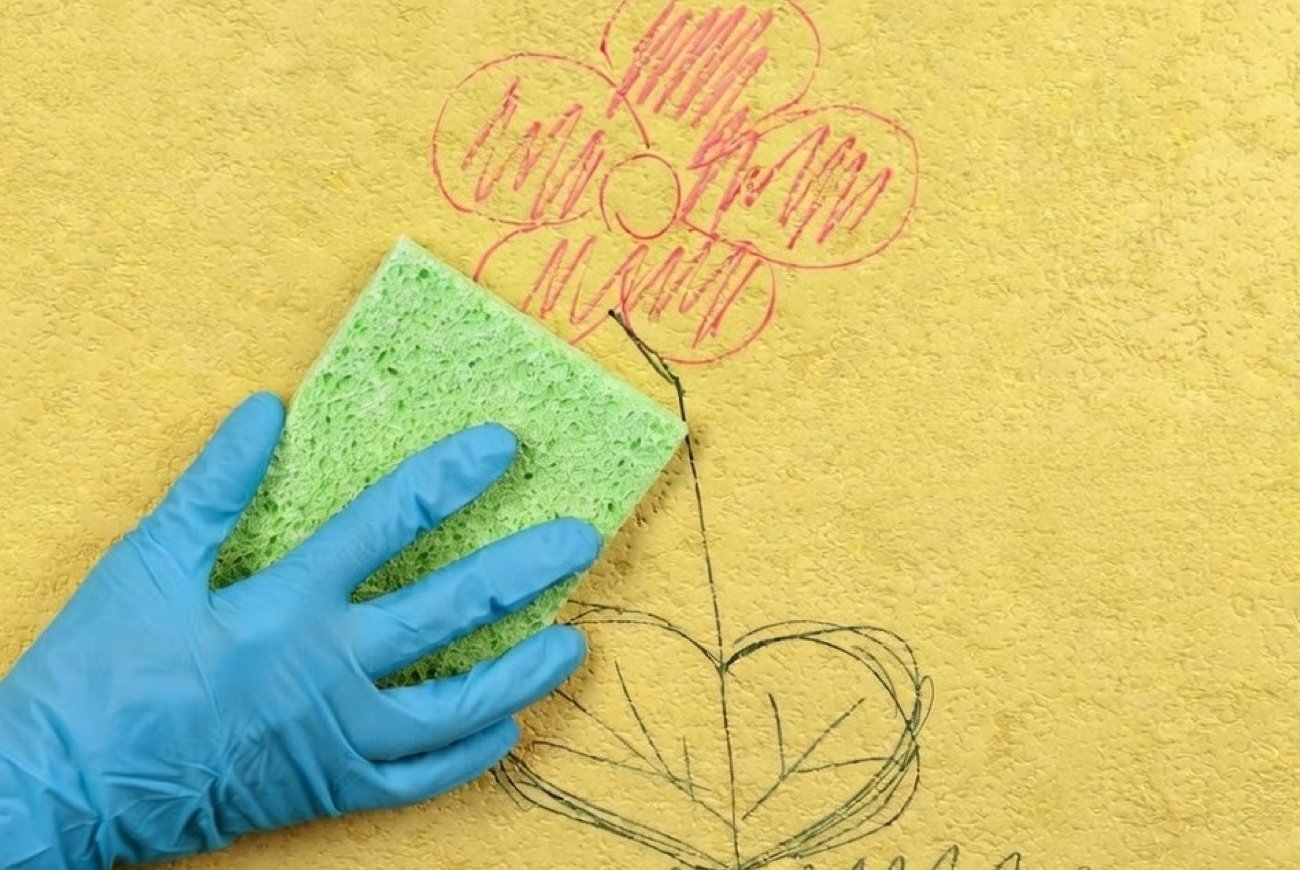 Жидкие обои будут как новые: быстрый способ очистки без повреждений покрытия