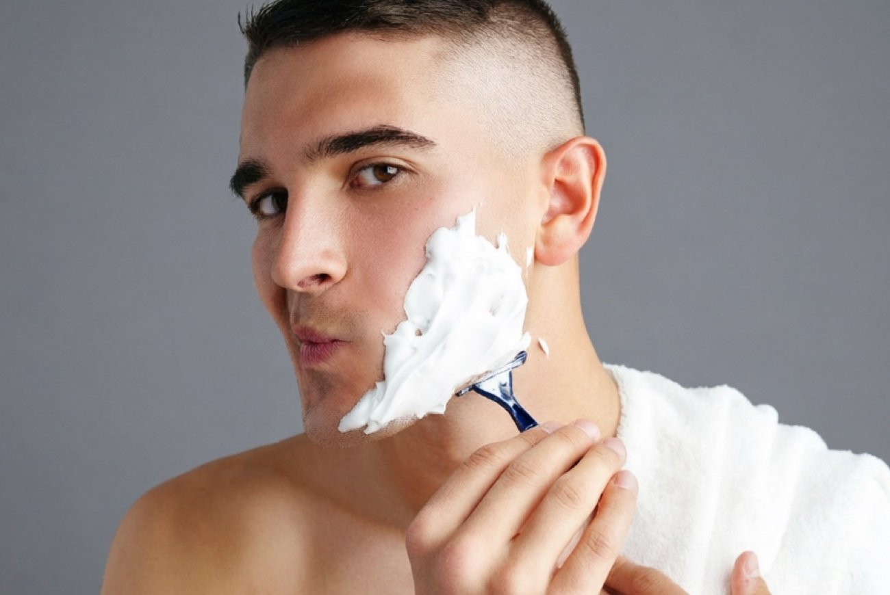 Кожа после бритья останется гладкой без раздражений: домашние методы, которые всегда работают