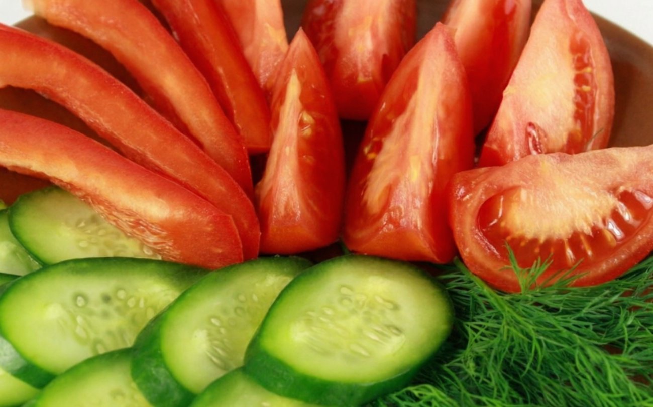 Что никогда нельзя есть вместе с огурцом: опасные комбинации, о которых многие не догадываются