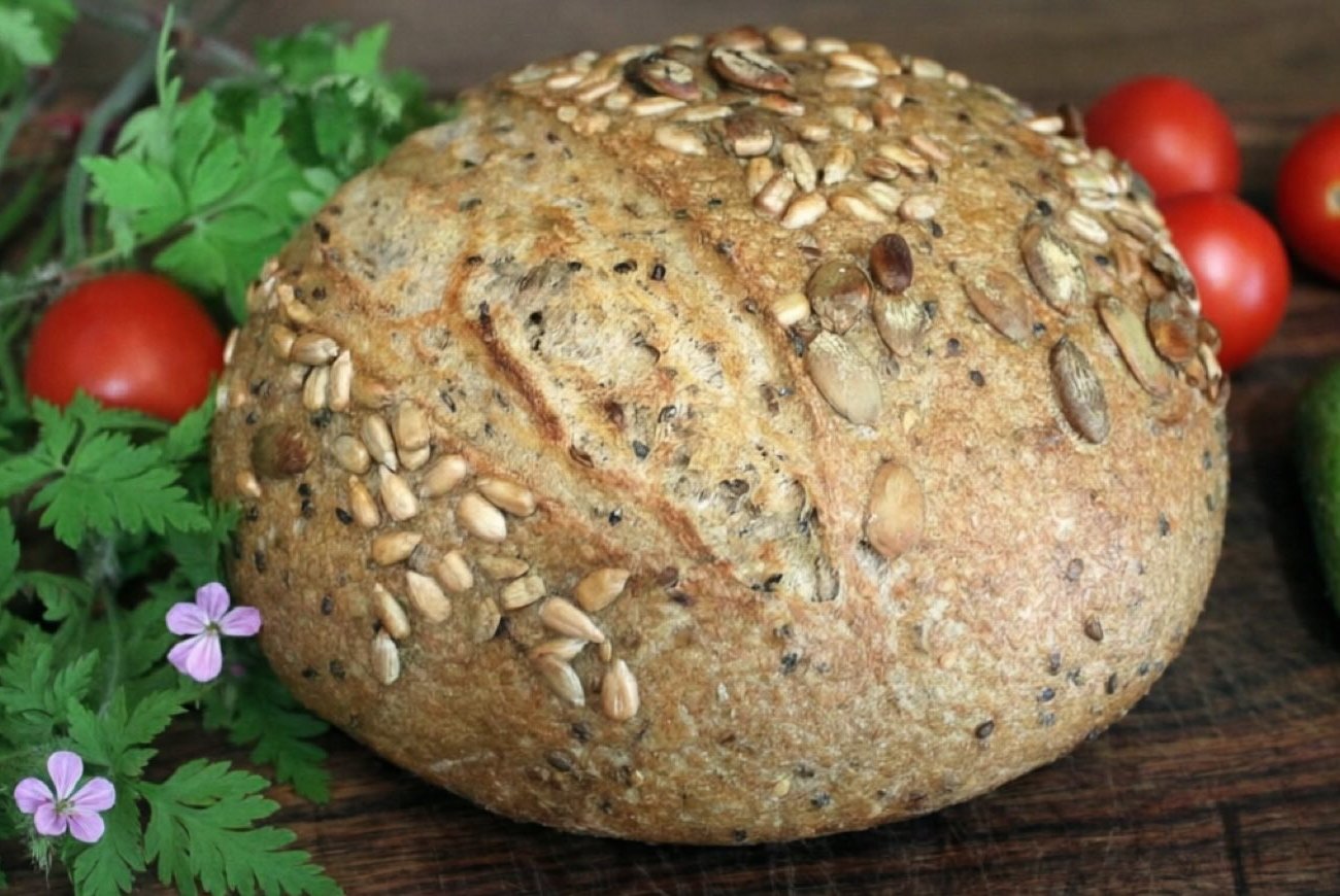 Этот домашний хлеб с семенами съедают ещё тёплым: простой рецепт без заморочек и дорогих ингредиентов