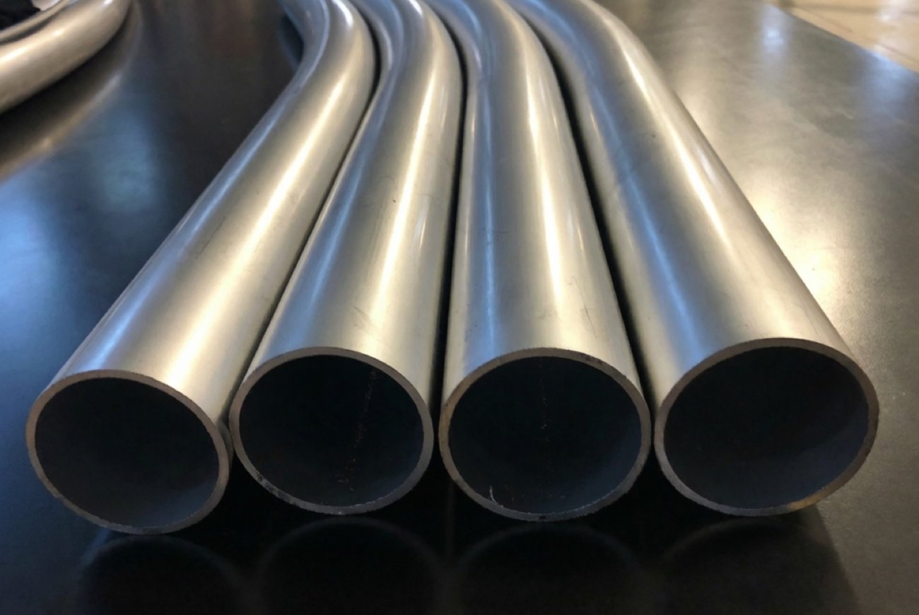 Как согнуть алюминиевую трубку ровно и без заломов: хитрость с предметом из ванной