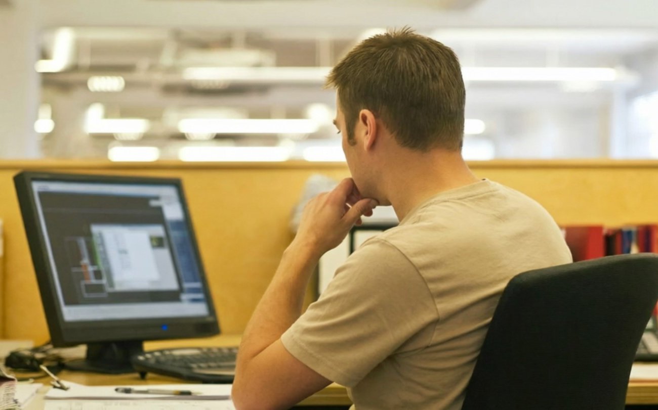 Как 10 часов сидячей работы в день меняют тело: последствия, которые не исправят даже тренировки в зале