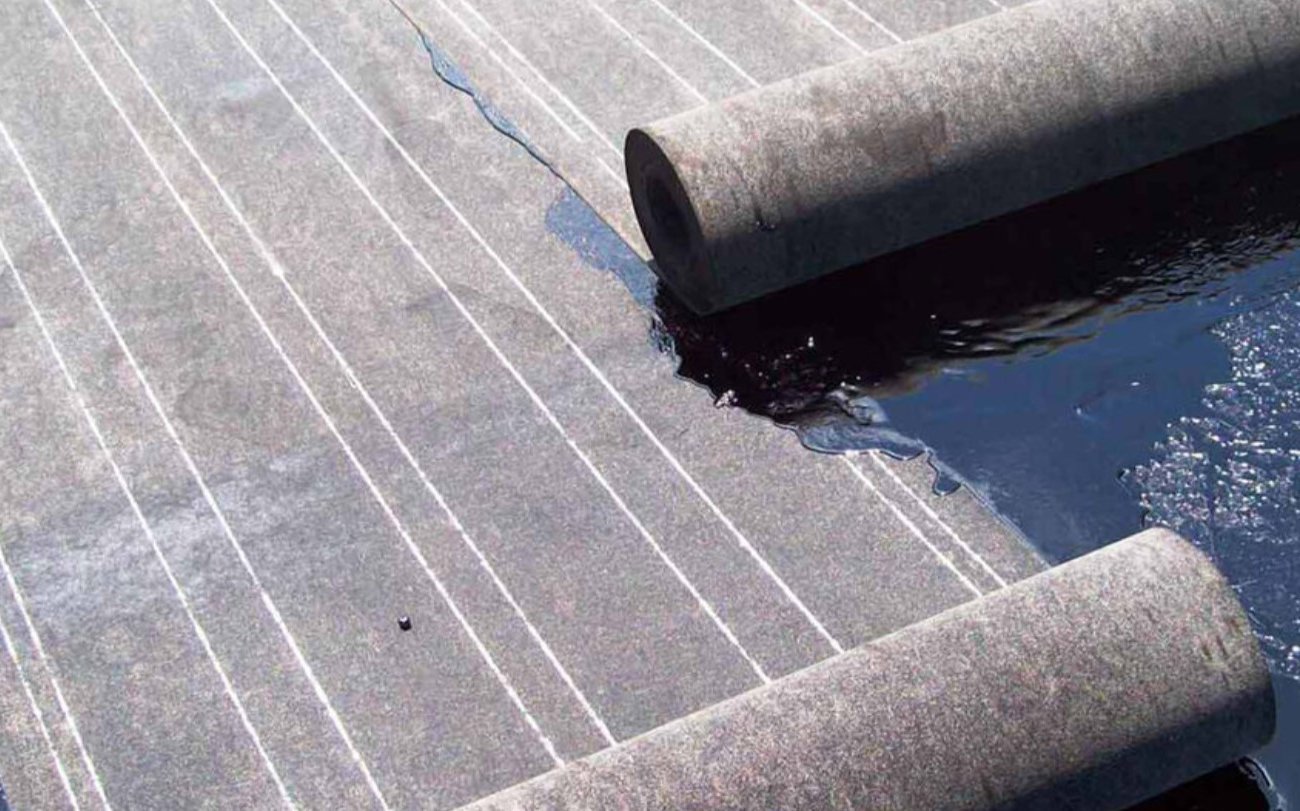 Как быстро разрезать рубероид без болгарки: простой способ с подручным инструментом