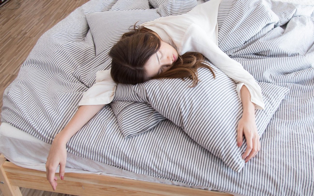 Сон важнее спортзала: неожиданная связь между ночным отдыхом и похудением