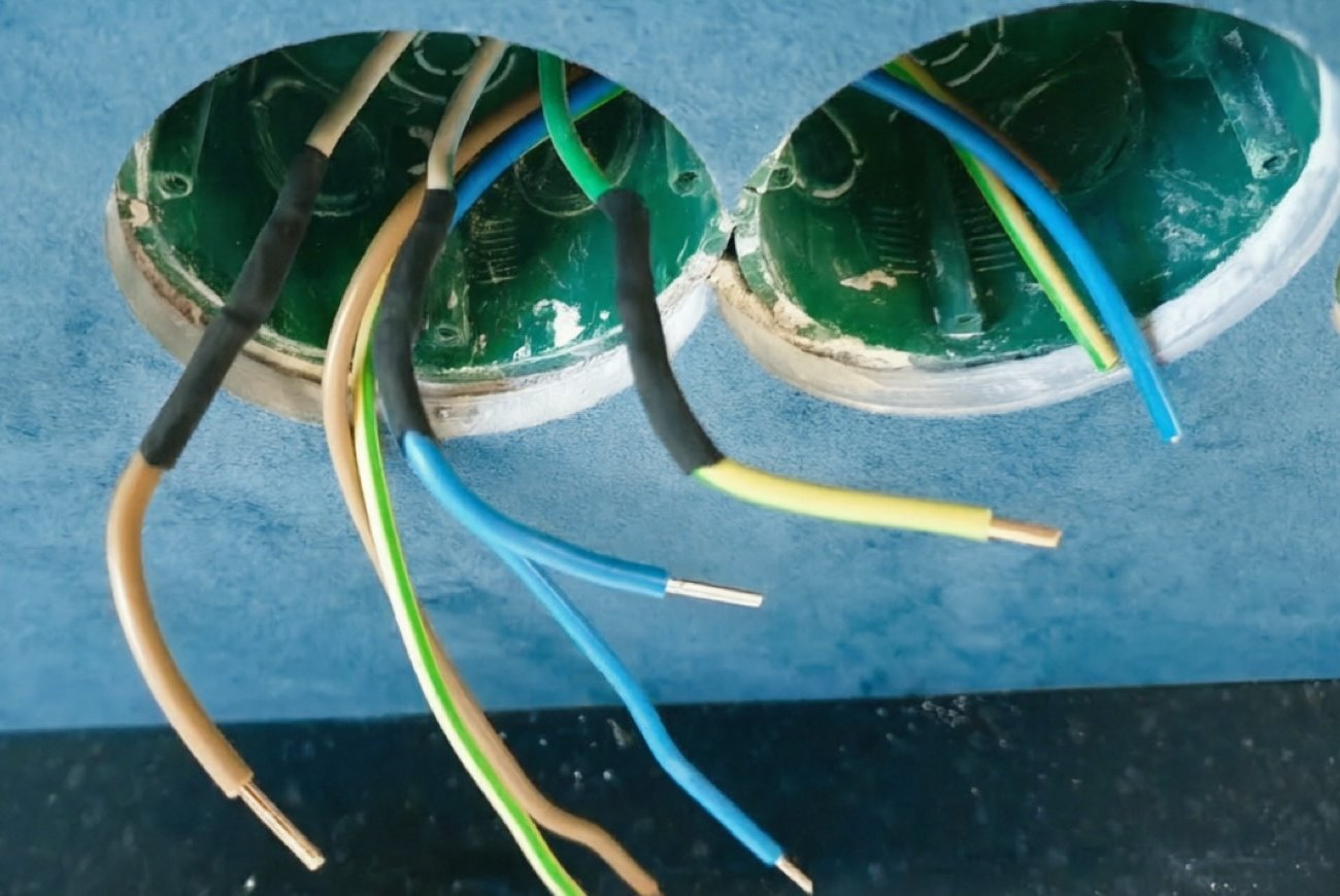 Как нарастить короткий провод для розетки без электрика: простые способы, который выручат каждого