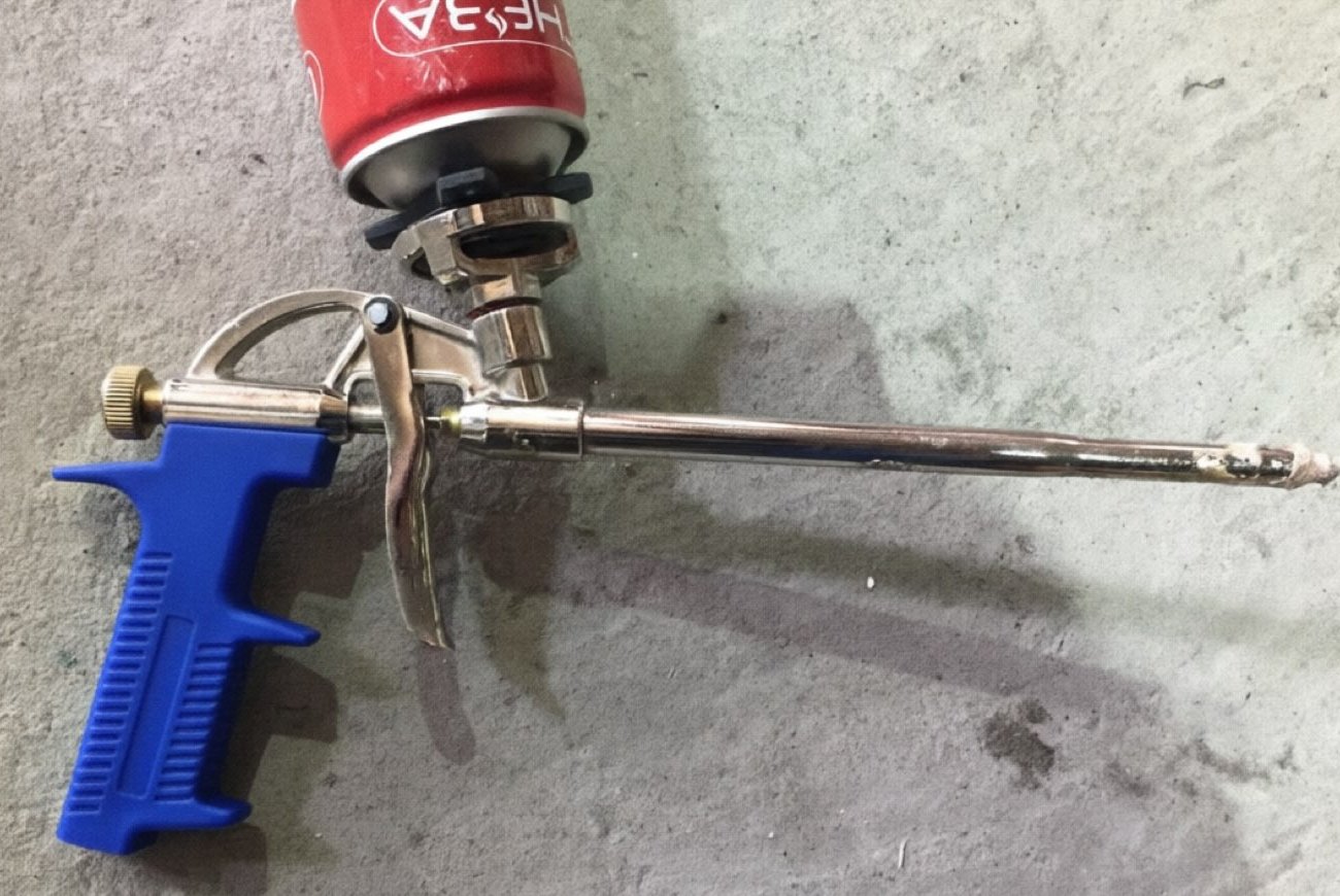 Почему пистолет для монтажной пены забивается и как этого избежать: три простых секрета от бывалых монтажников