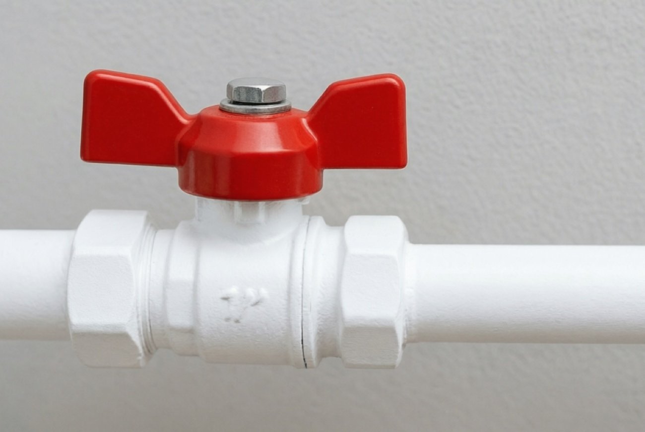 Почему нельзя путать газовые и водяные шаровые краны: простое объяснение, которое может уберечь от серьёзных последствий