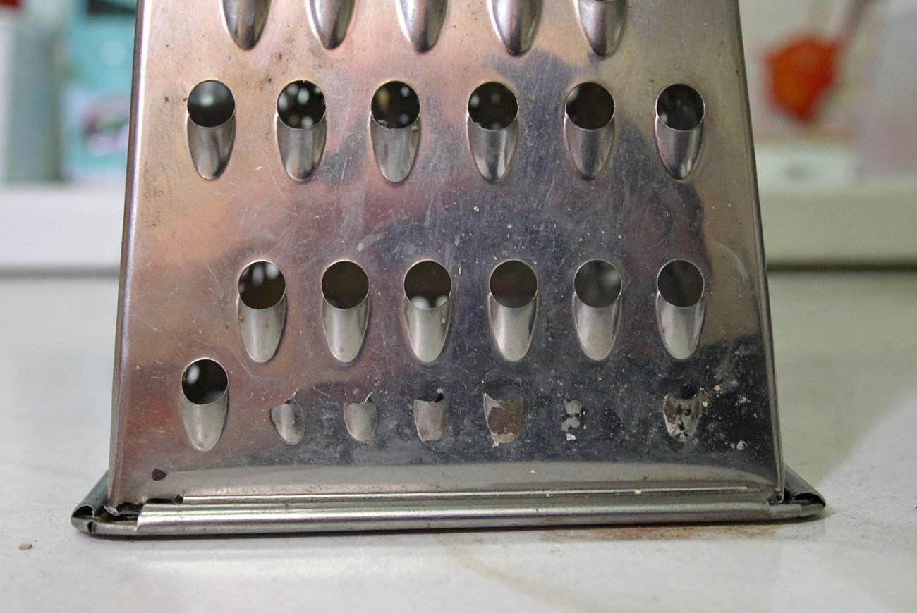 Даже старая терка будет резать острее бритвы: проверенный способ заточки за 5 минут