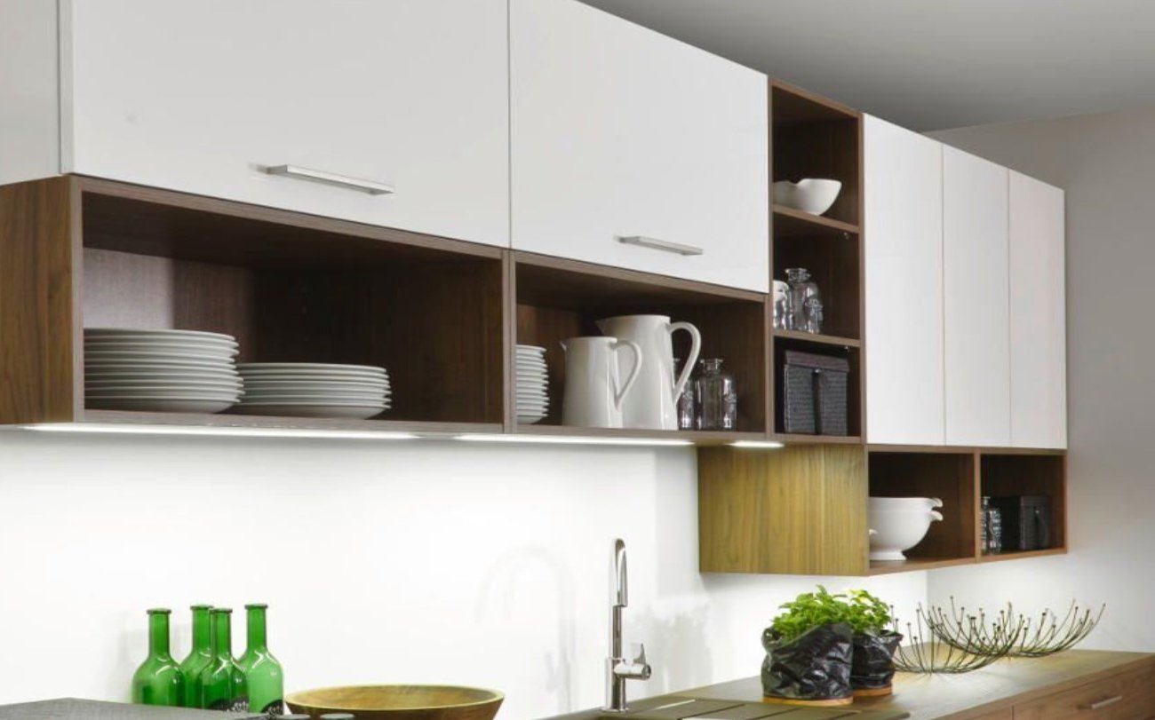 Что распылить на кухонные шкафы, чтобы жир исчез мгновенно: простой и дешёвый способ без токсичной химии