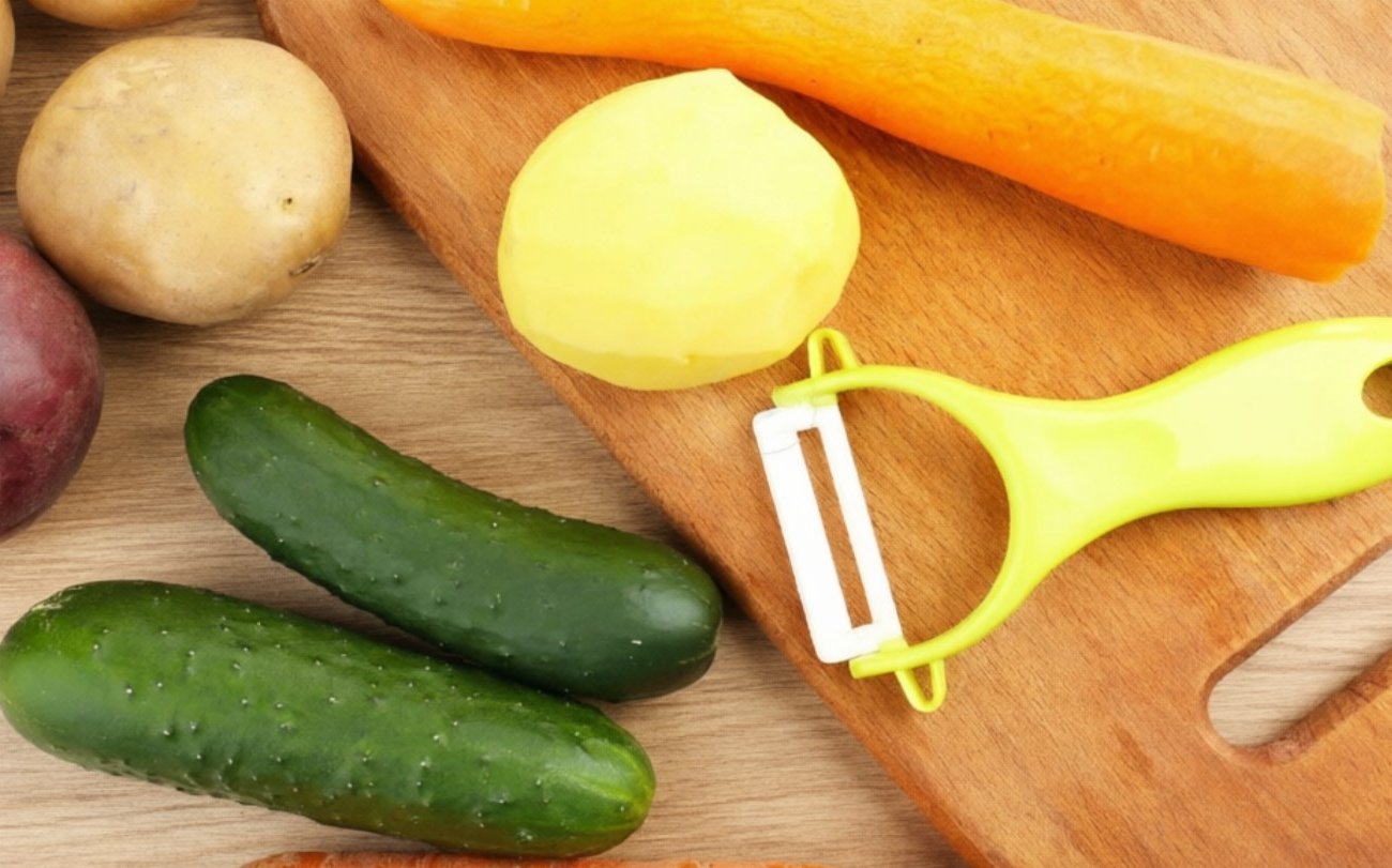 Овощечистка оказалась самым недооценённым прибором на кухне: скрытые возможности прибора, которые удивят каждую хозяйку Овощечистка оказалась самым недооценённым прибором на кухне: скрытые возможности прибора, которые удивят каждую хозяйку