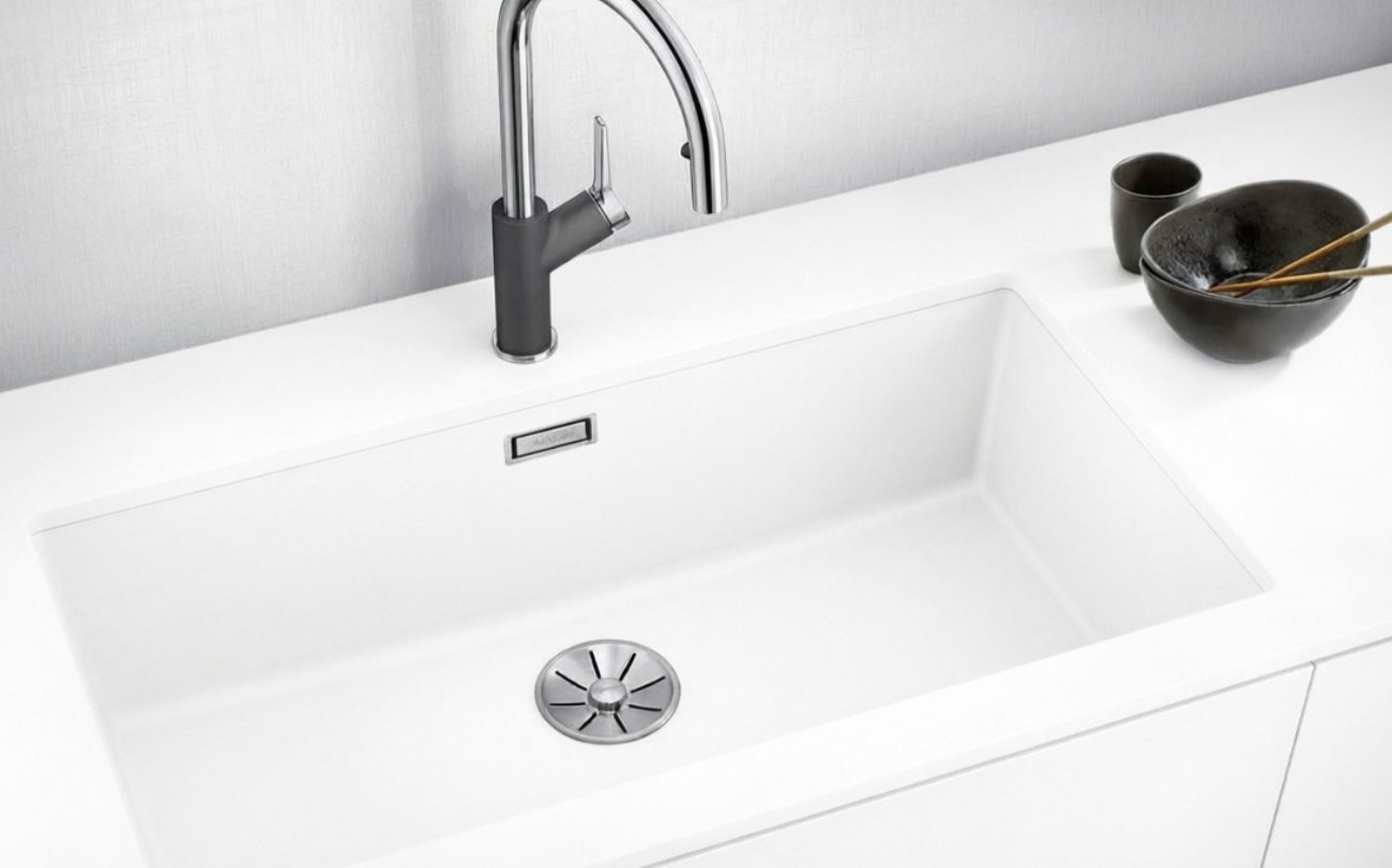 Раковина на кухне снова как новая за несколько минут: запомните этот хитрый способ полировки без химии