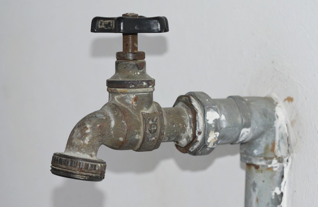 Заржавевший кран откроется через 3 минуты: три проверенных способа без затрат и помощи мастера