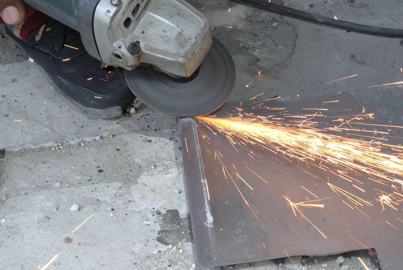 Болгарка будет резать металл как масло: как один дополнительный диск меняет всё