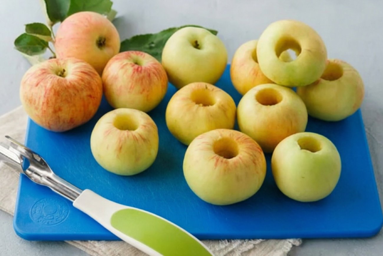 Как за пару минут почистить целую миску яблок: хитрость, о которой не догадывается большинство хозяек