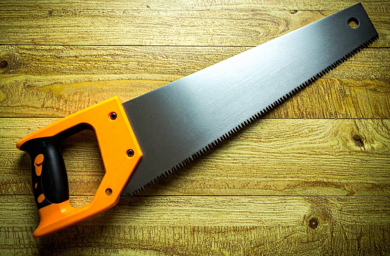 Как правильно затачивать зубья ножовки: техника работы напильником для идеального результата за несколько минут