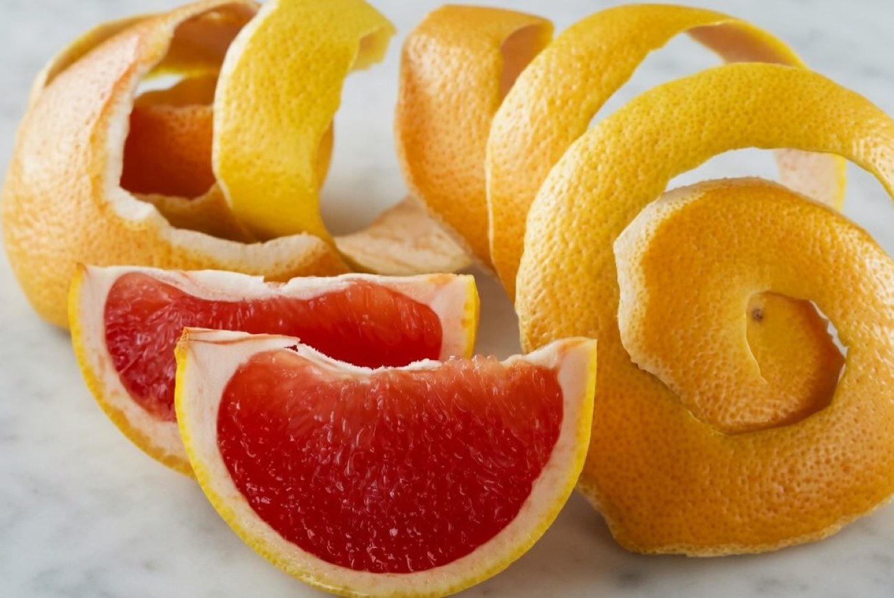 Неожиданная ценность кожуры грейпфрута: опытные хозяйки давно знают способы ее применения