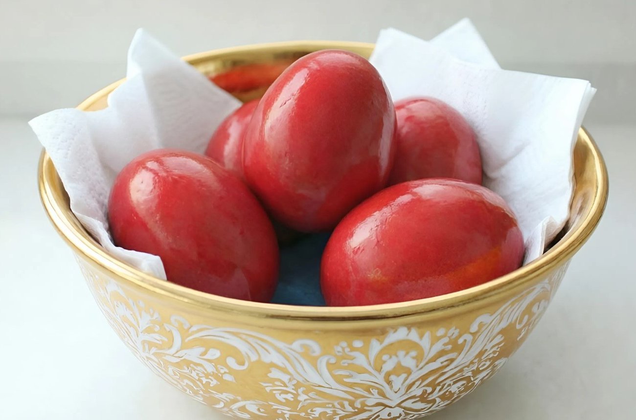 Яйца к Пасхе будут изумительного клубничного цвета: способ без луковой шелухи