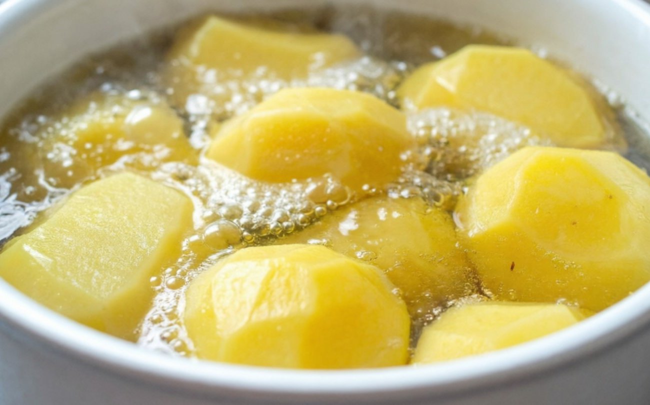 Убирать пенку при варке картофеля или нет: однозначный ответ кулинарам