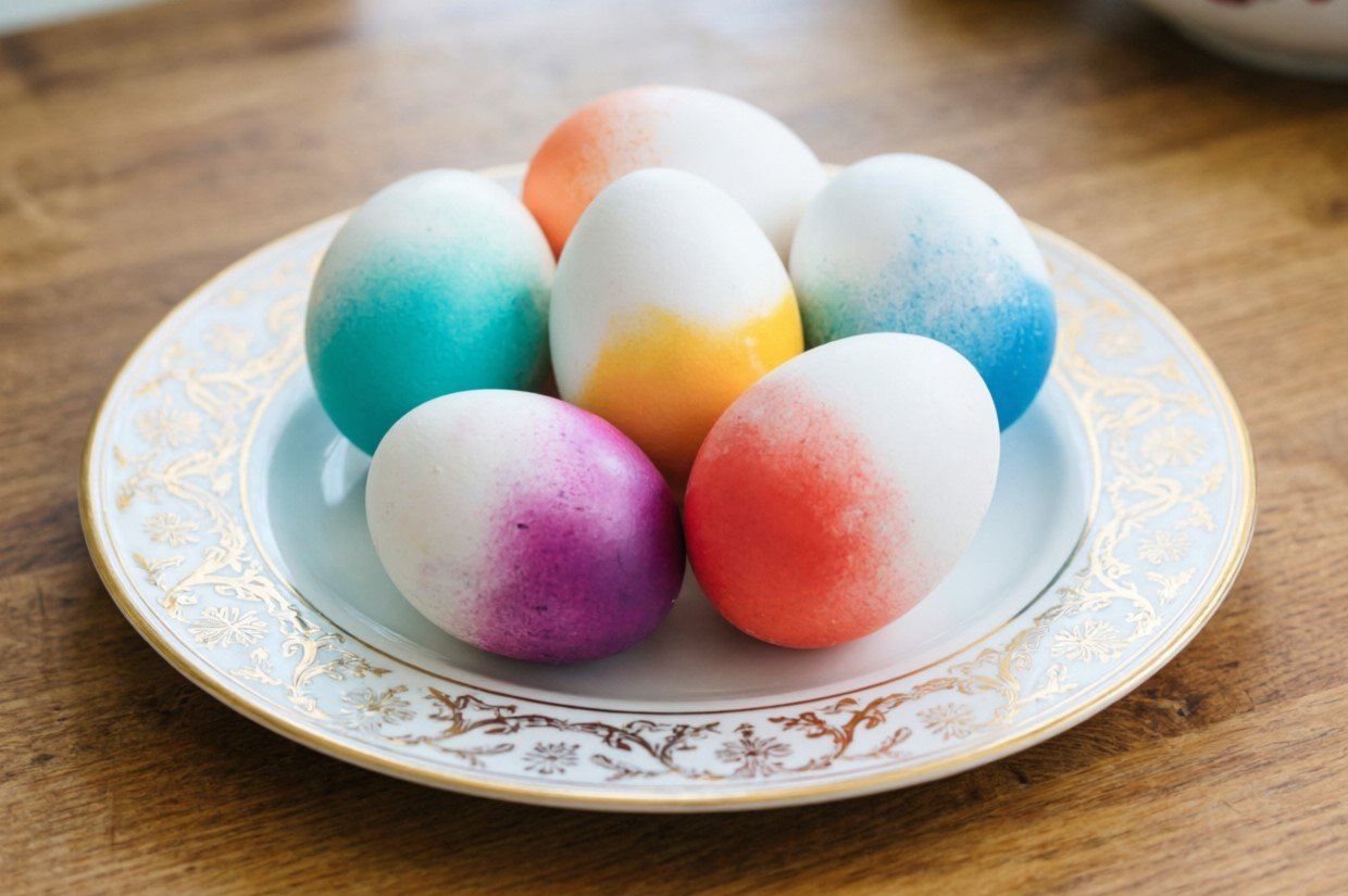 Пасхальные яйца будут изумительного градиентного окраса: простой способ сделать красивые крашенки