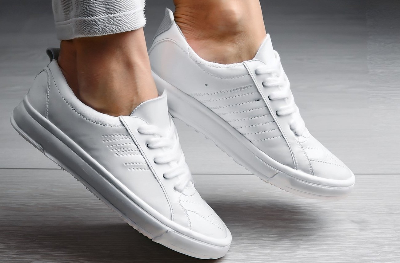 Как быстро избавиться от неприятного запаха в обуви: три простых метода, которые работают без химии