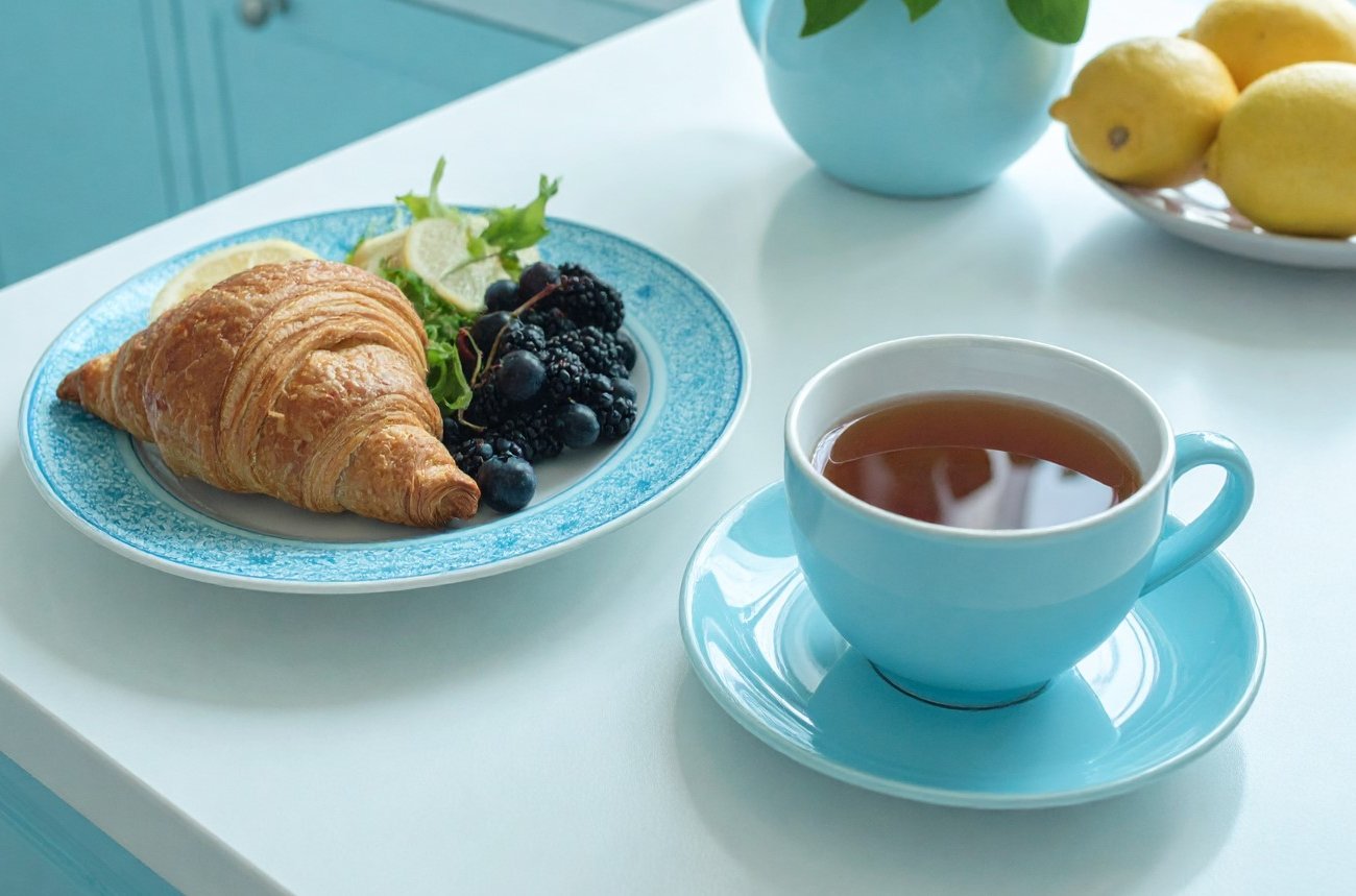 Почему нельзя запивать еду чаем: запомните эту критическую ошибку с усвоением веществ