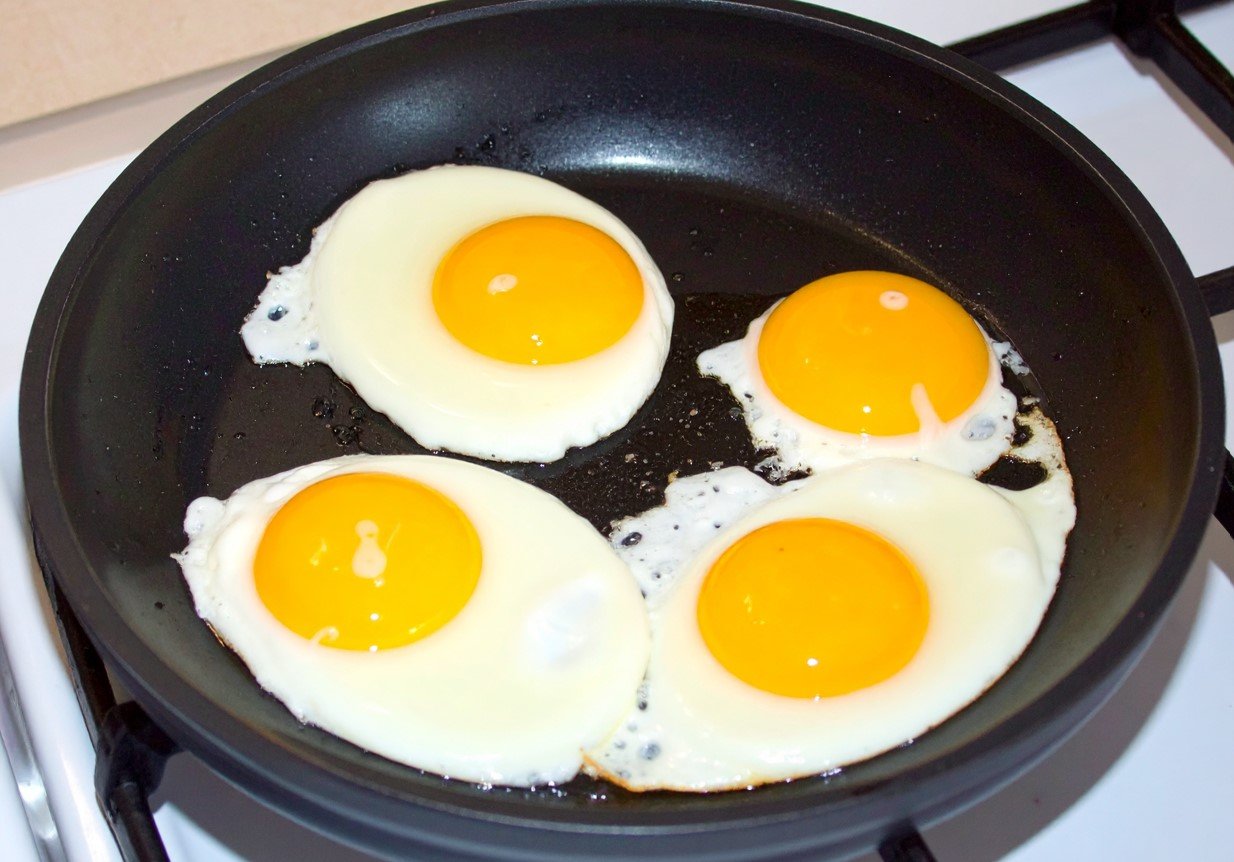 Как улучшить вкус яичницы: три профессиональных секрета, которые изменят ваш завтрак