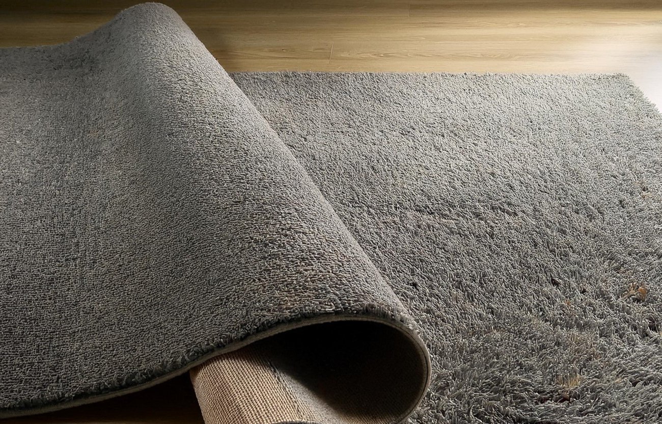 Даже старый ковер будет как новый: простой способ очистки ворса без химии и помощи клинера