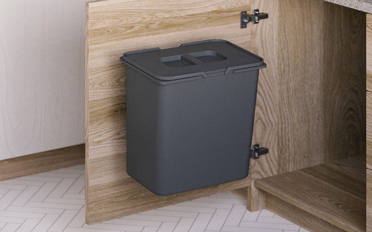 Как очистить мусорное ведро от налёта и запаха без дорогой химии: быстрый домашний метод