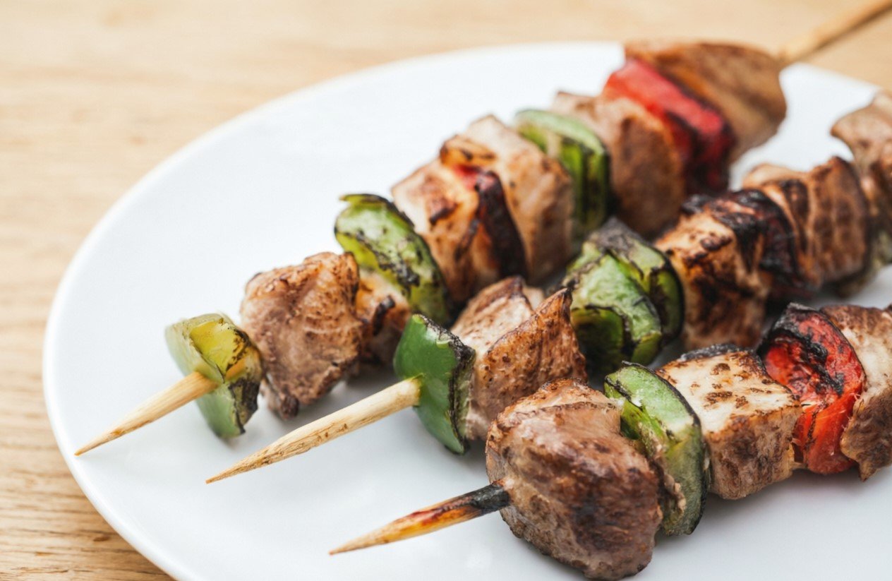 Шашлык будет таять во рту: что добавить в маринад, чтобы мясо стало неописуемо сочным