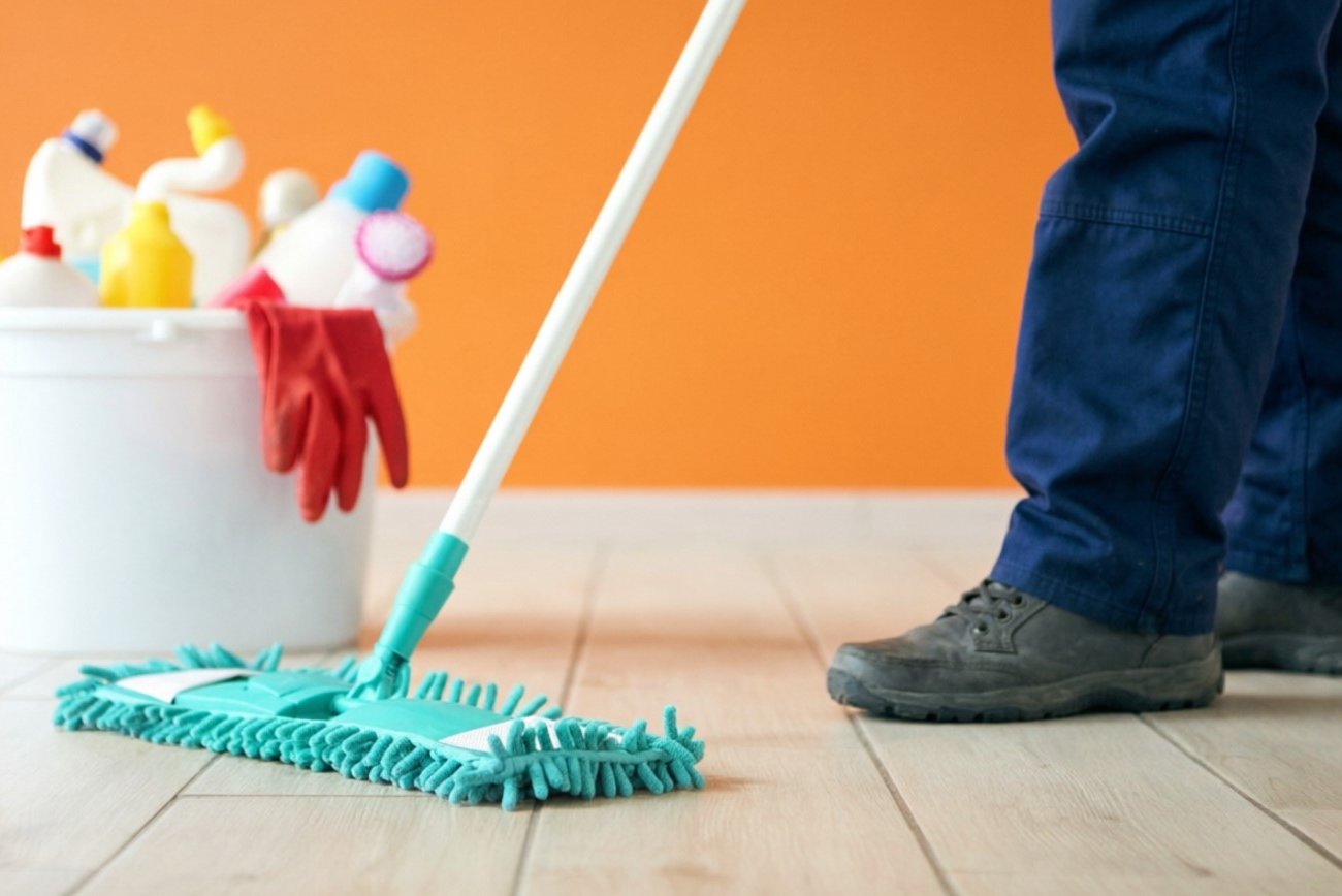 Полы будут источать чистотой и ароматом: что добавить в воду для мытья - никакой дорогой химии