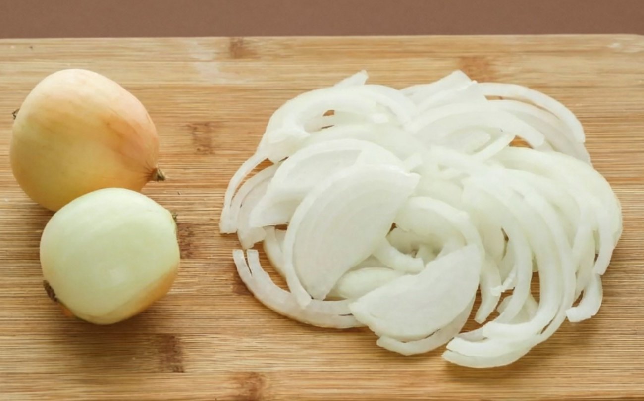 Как резать лук без слёз: поможет один простой трюк