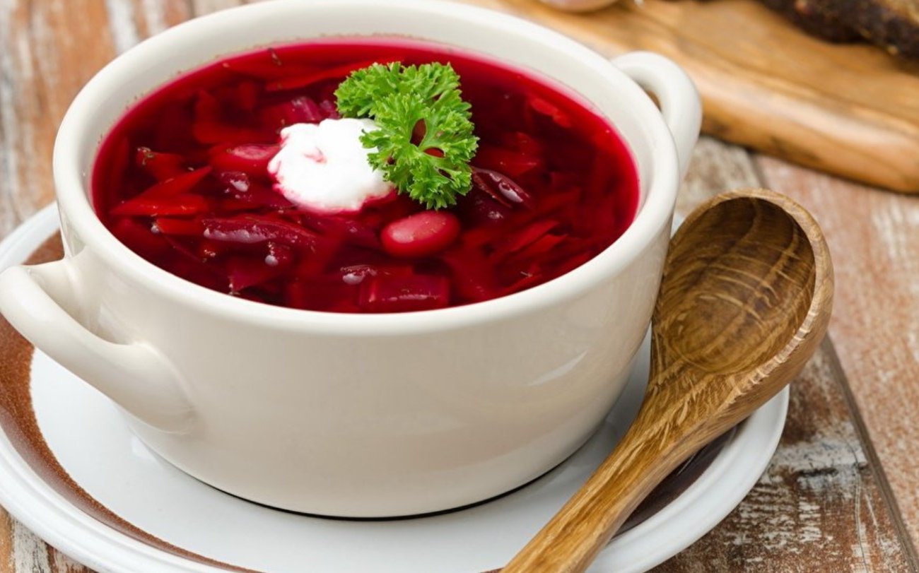 Как сварить борщ насыщенного красного цвета: весь секрет в правильной зажарке