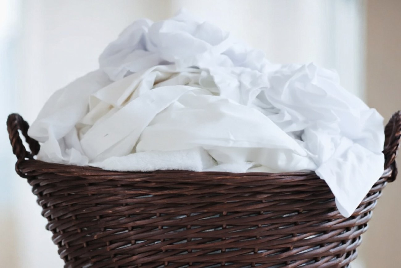 Белые вещи будут сиять без кипячения и хлорки: запомните один простой секрет