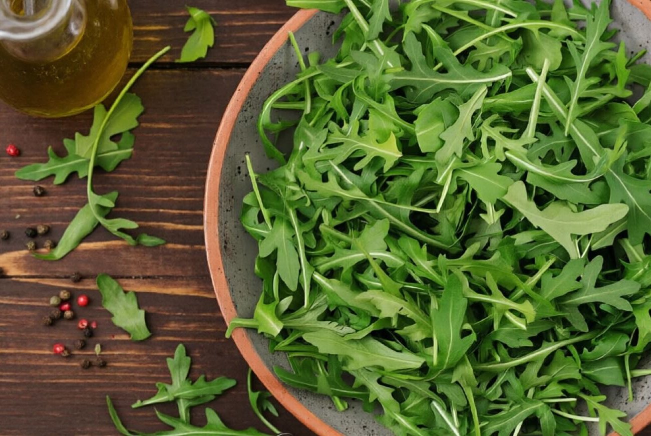 Зачем есть руколу и почему она полезнее, чем кажется: 5 простых причин добавить её в свой рацион