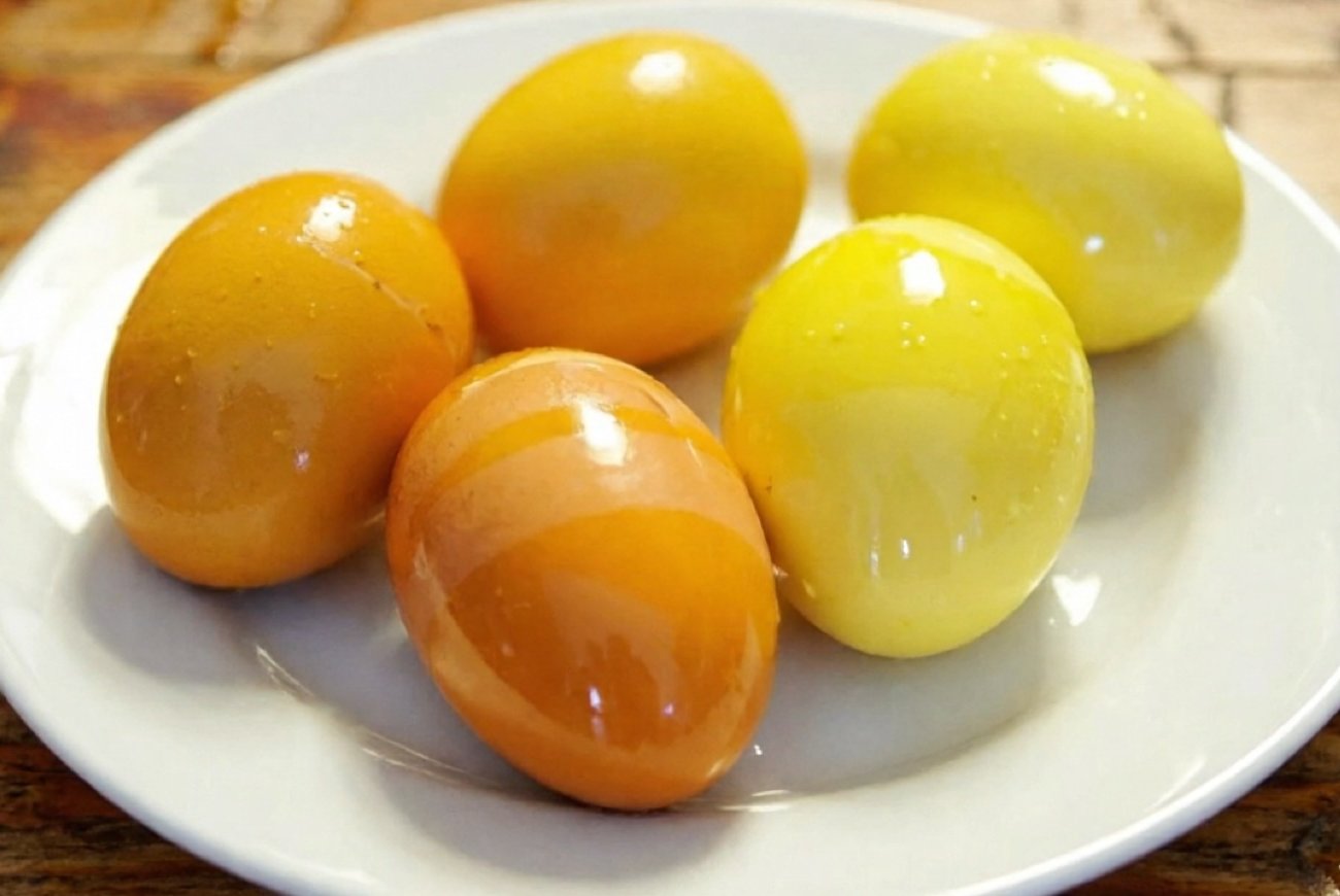 Как покрасить яйца на Пасху куркумой: простой натуральный способ без химии