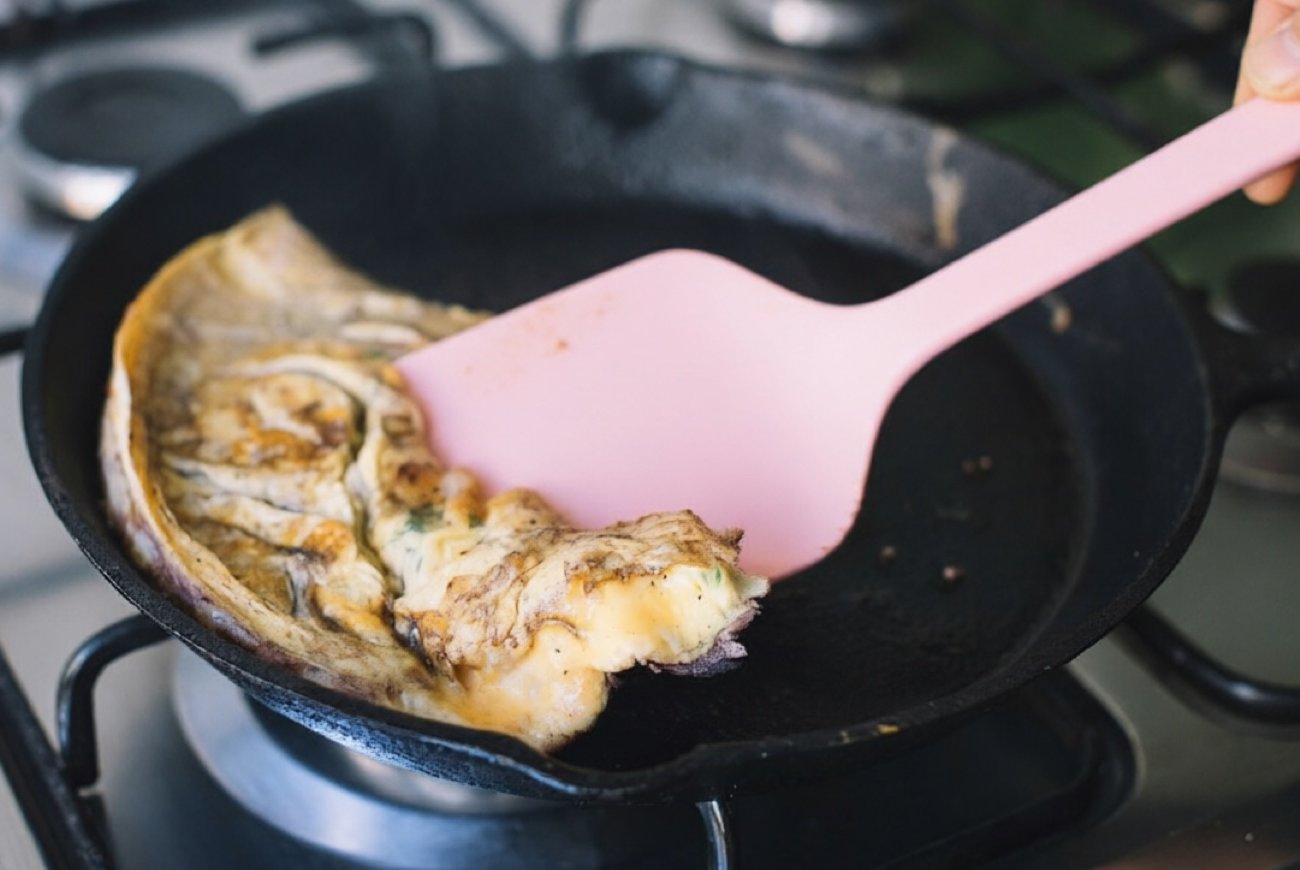 Даже хорошая сковорода не спасает от прилипания: все дело в правильном разогреве масла