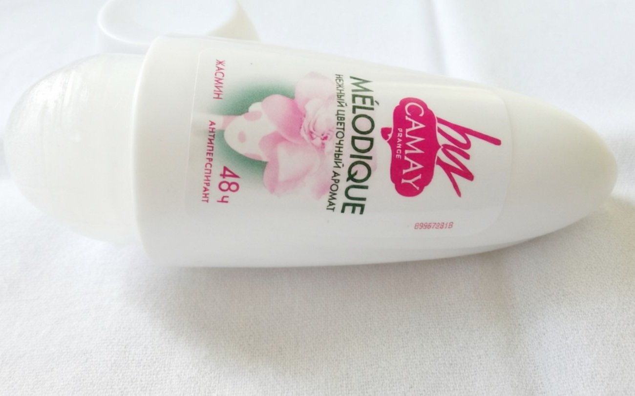 Одежда не будет мяться, если знать один неожиданный лайфхак с шариковым дезодорантом: проверено и работает с первого раза