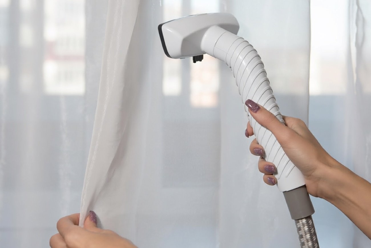 Как постирать шторы не снимая с карниза: простой способ, о котором не догадываются даже самые опытные хозяйки