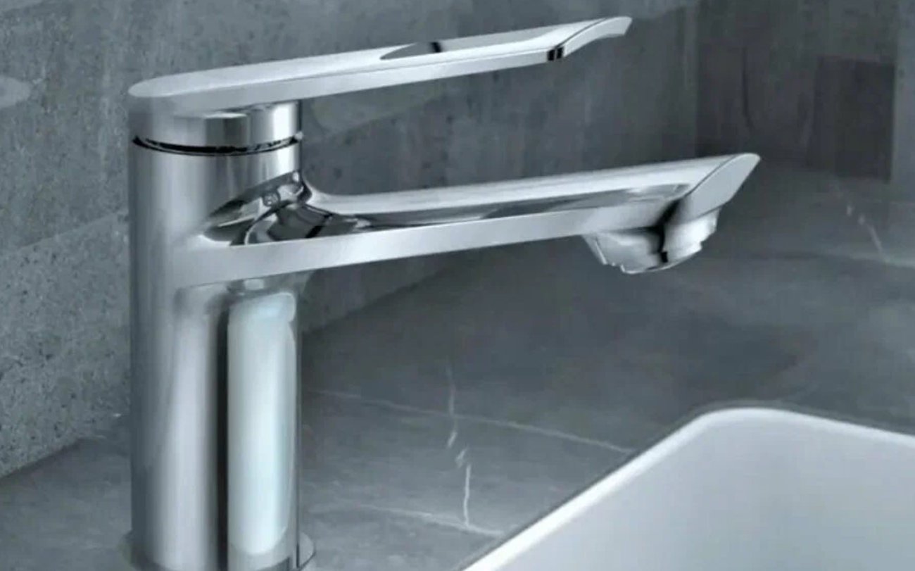 Напор воды восстановится за пять минут: запомните простой трюк очистки сеточки на кране