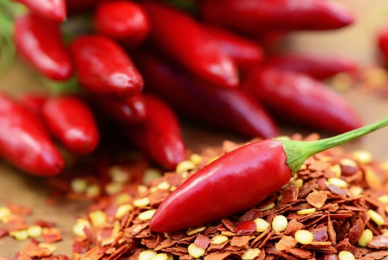 Перец чили окажется полезнее, чем вы думали: главное о пользе и вреде жгучего плода