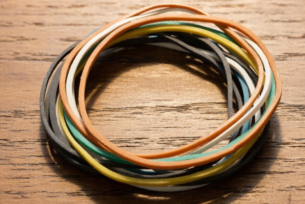 Канцелярская резинка решит четыре домашних проблемы сразу: запомните оригинальные приёмы, о которых мало кто знает