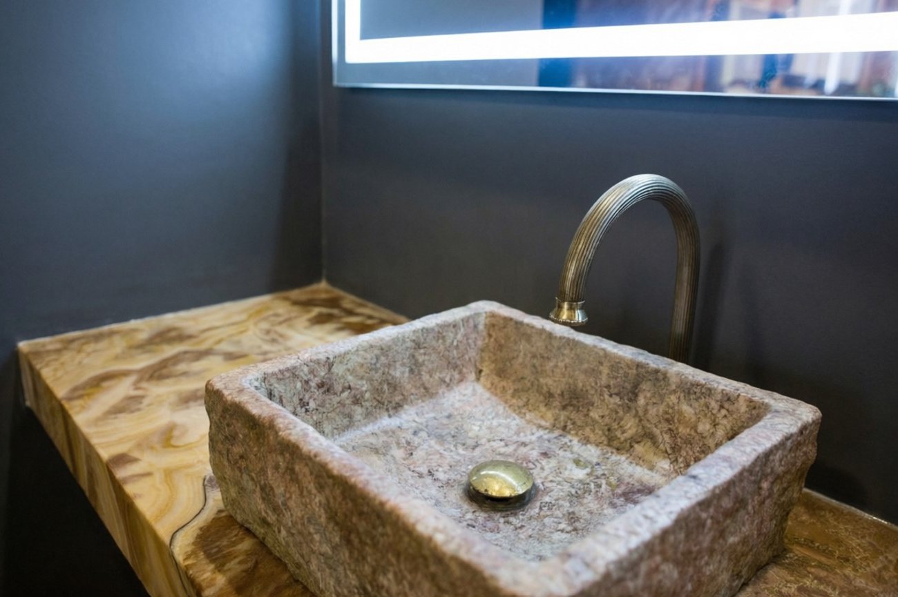 Как убрать царапины на раковине из искусственного камня: простой трюк вернет блеск за 5 минут