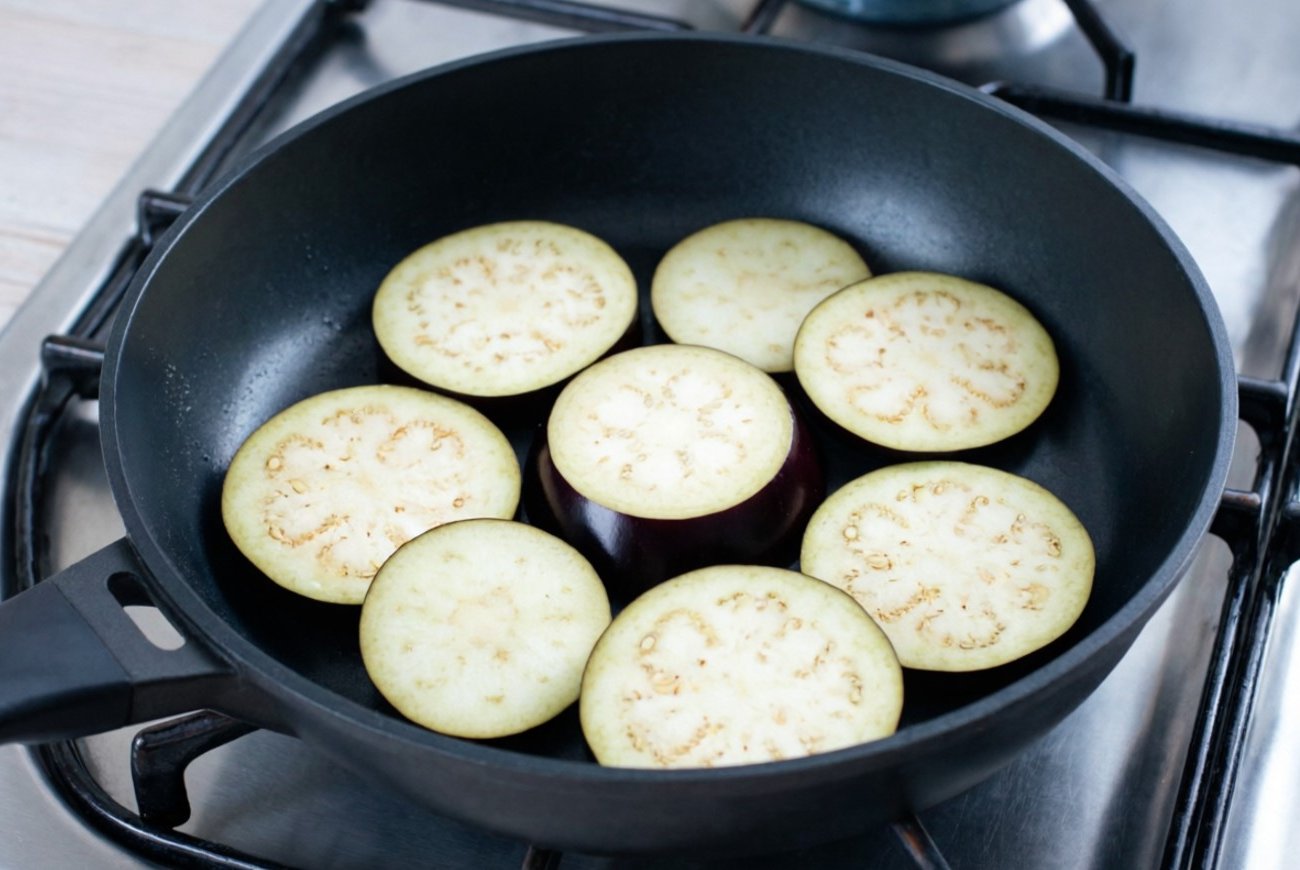 Как жарить баклажаны без лишнего жира: секрет замачивания, который экономит масло