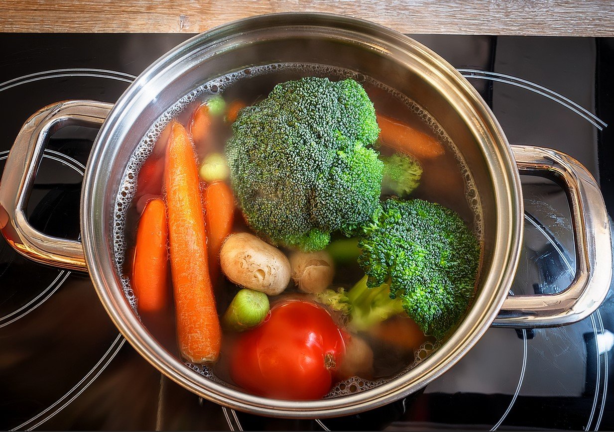 Как быстро нарезать вареные овощи и грибы: кулинарный лайфхак опытных поваров