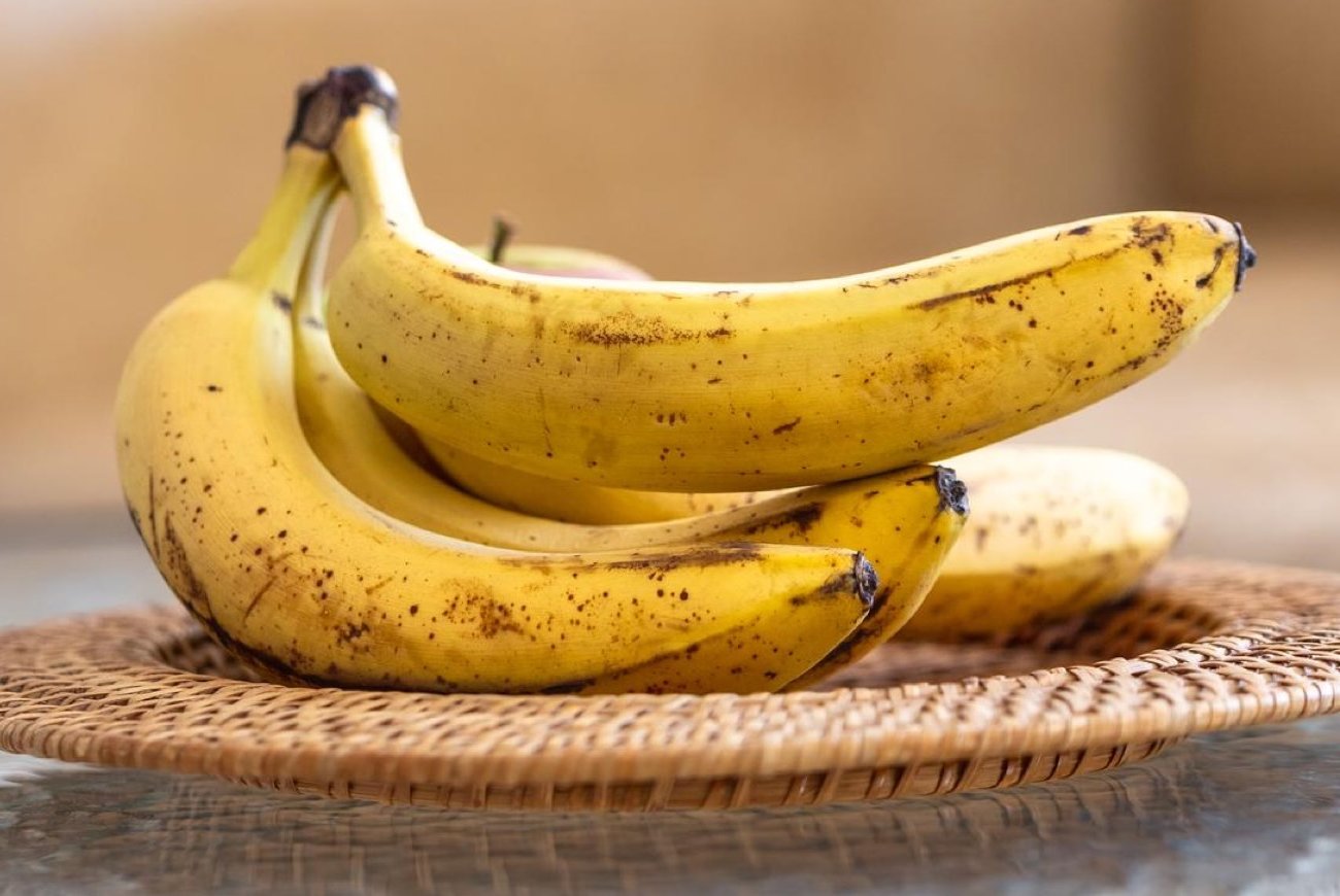 Как правильно хранить бананы: эффективные способы продлить свежесть без химии и холодильника